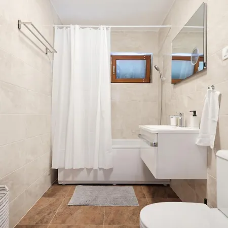 Blue Anchor Apartment