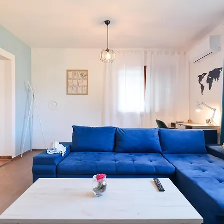Apartment Blue Anchor *